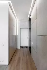 Длинный коридор в квартире